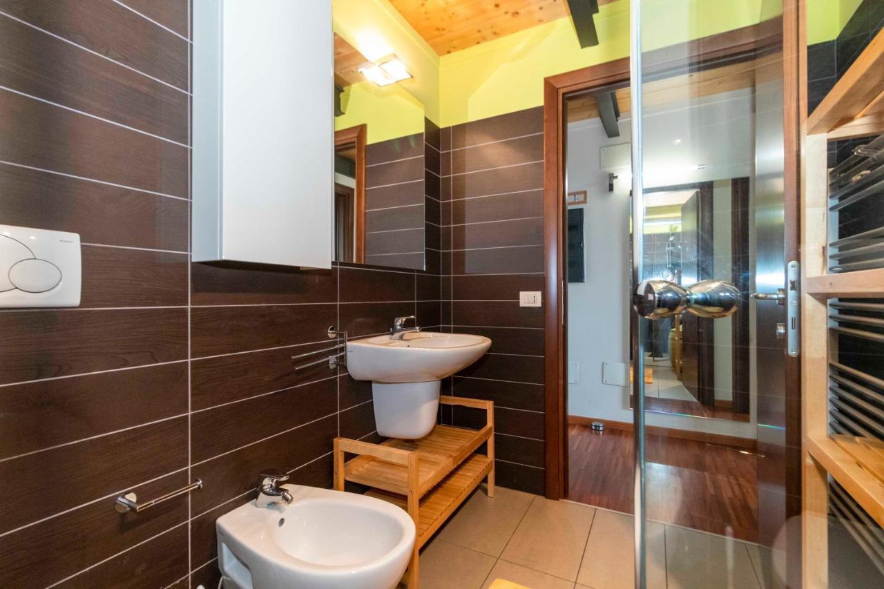 Dora Riverside Modern Apartment With Private Parking Turin Bagian luar foto