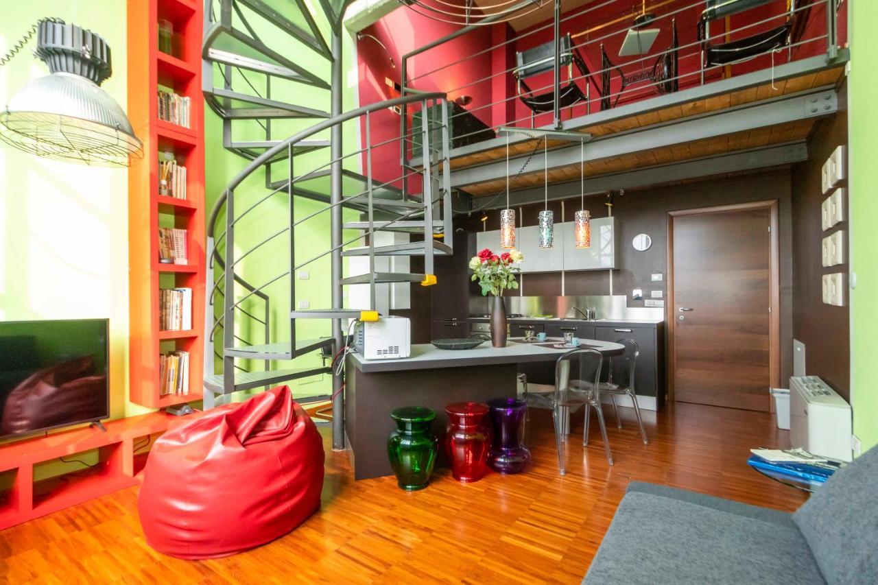Dora Riverside Modern Apartment With Private Parking Turin Bagian luar foto