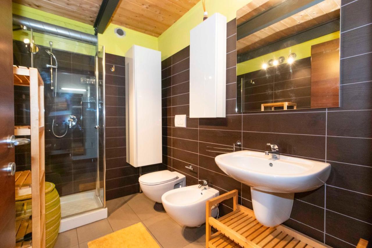 Dora Riverside Modern Apartment With Private Parking Turin Bagian luar foto