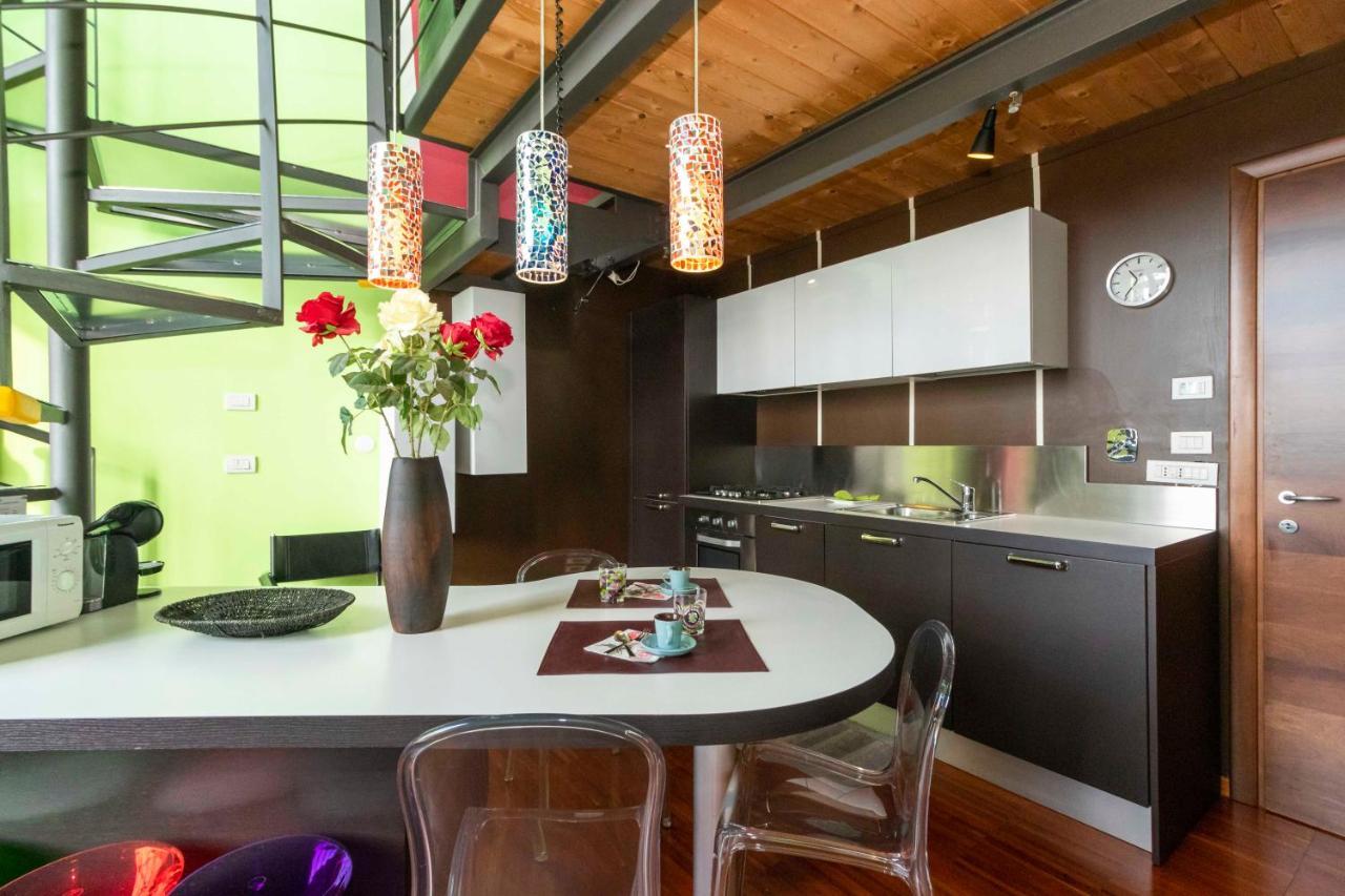Dora Riverside Modern Apartment With Private Parking Turin Bagian luar foto