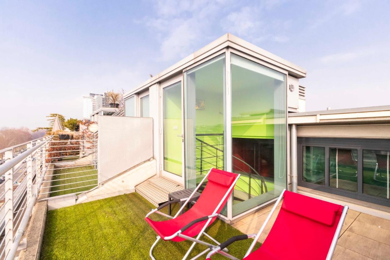Dora Riverside Modern Apartment With Private Parking Turin Bagian luar foto